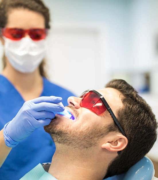 sbiancamento professionale dei denti a prezzi accessibili presso una clinica dentale in Albania