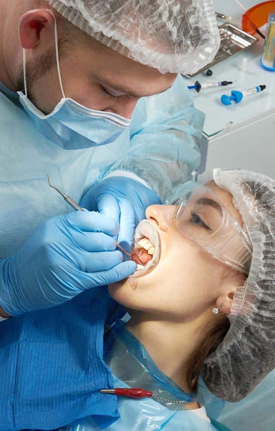 cure dentistiche d'emergenza in una clinica dentale in Albania
