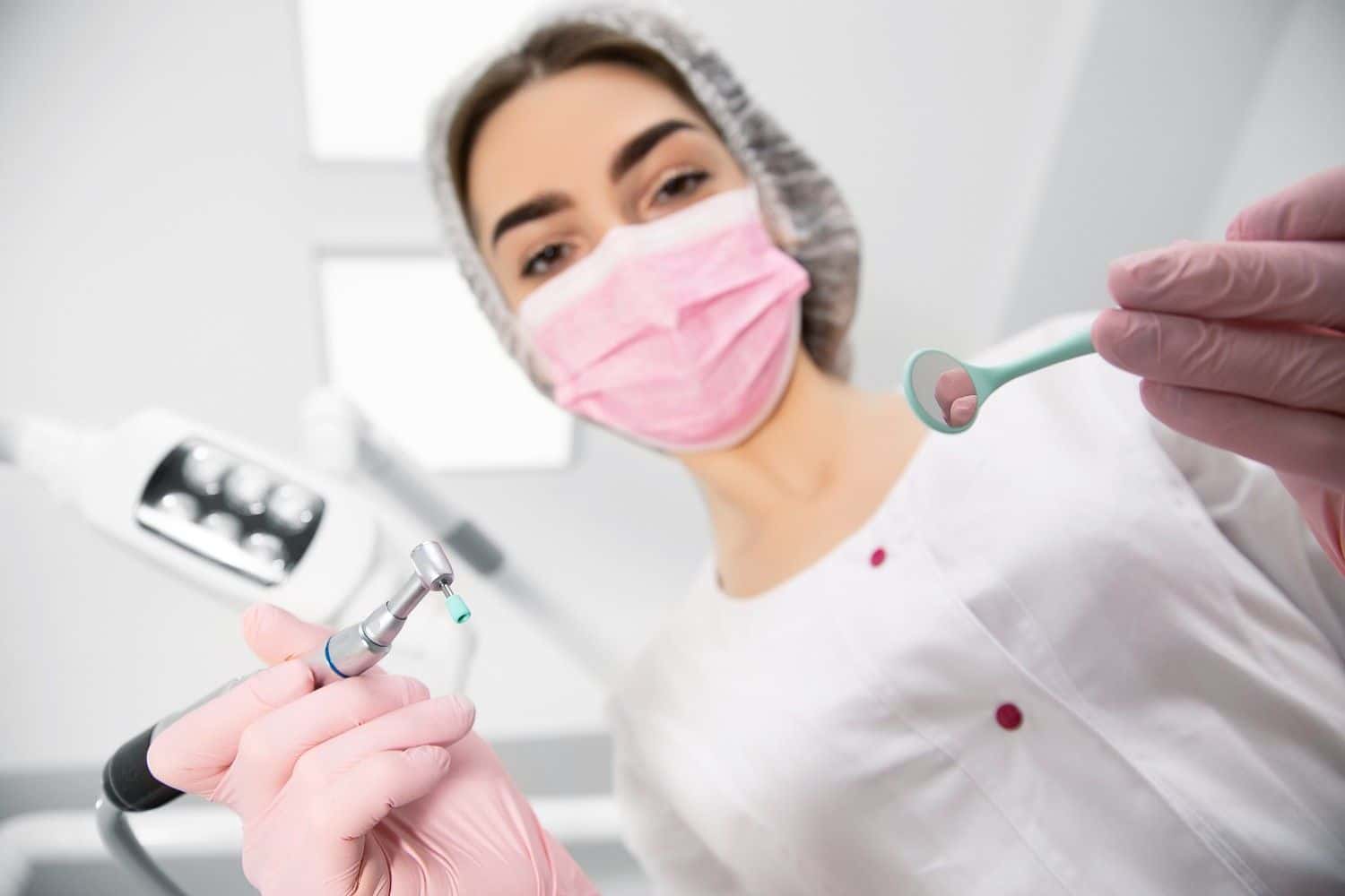 cura dell'igiene dentale in Albania