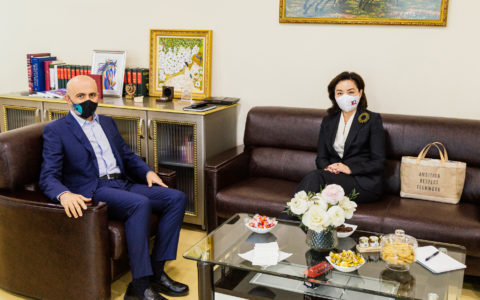 Takimi e Ambasadores së SHBA në Shqipëri, Znj. Yuri Kim me Z. Klodian Allajbeu në Spitalin Amerikan